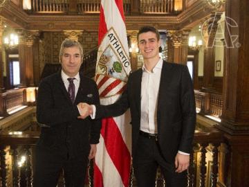 Kepa, junto al presidente del Athletic de Bilbao Josu Urrutia