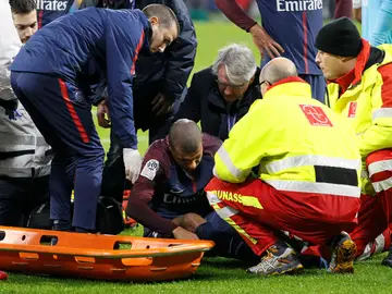 Mbappé, tras su golpe con Lopes Mbappé, tras su golpe con Lopes