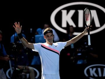 Federer celebra su victoria ante Marton Fucsovics