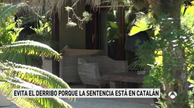 Una mujer evita el derribo de una mansión ilegal en Ibiza porque la sentencia está en catalán y dice 