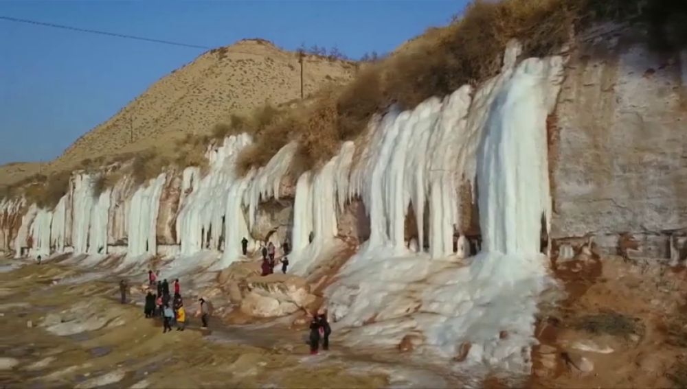 Cascadas de hielo atraen a turistas en China