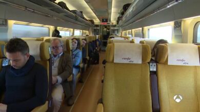 ¿Por qué el AVE Valencia-Castellón tarda más que un tren convencional?