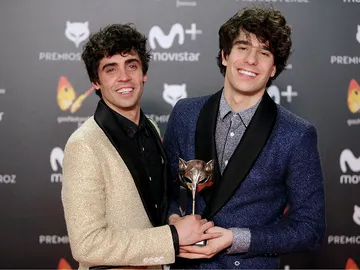 Javier Ambrossi y Javier Calvo con su Premio Feroz Javier Ambrossi y Javier Calvo con su Premio Feroz