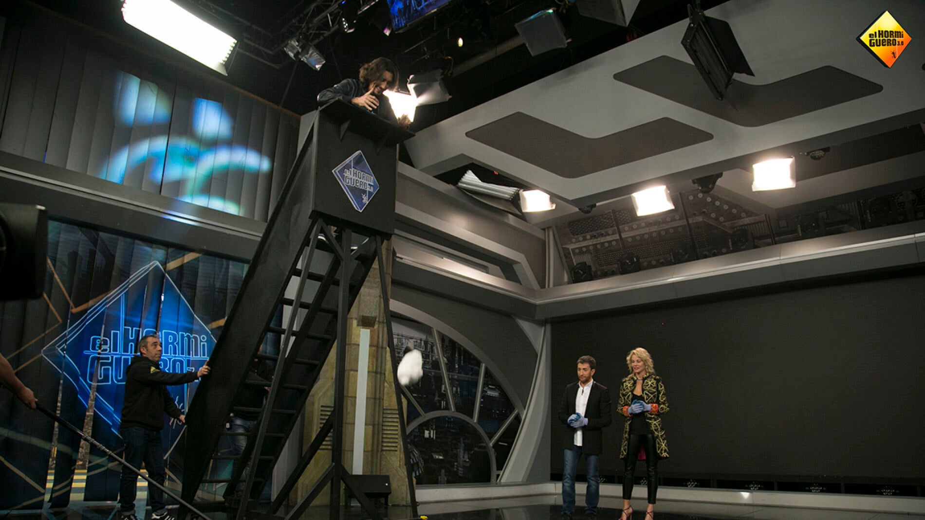 Marron pone a prueba la fuerza del blandibl&uacute; en 'El Hormiguero 3.0'