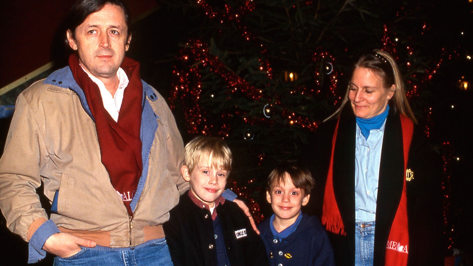 Macaulay Culkin junto a sus padres y su hermano Kieran