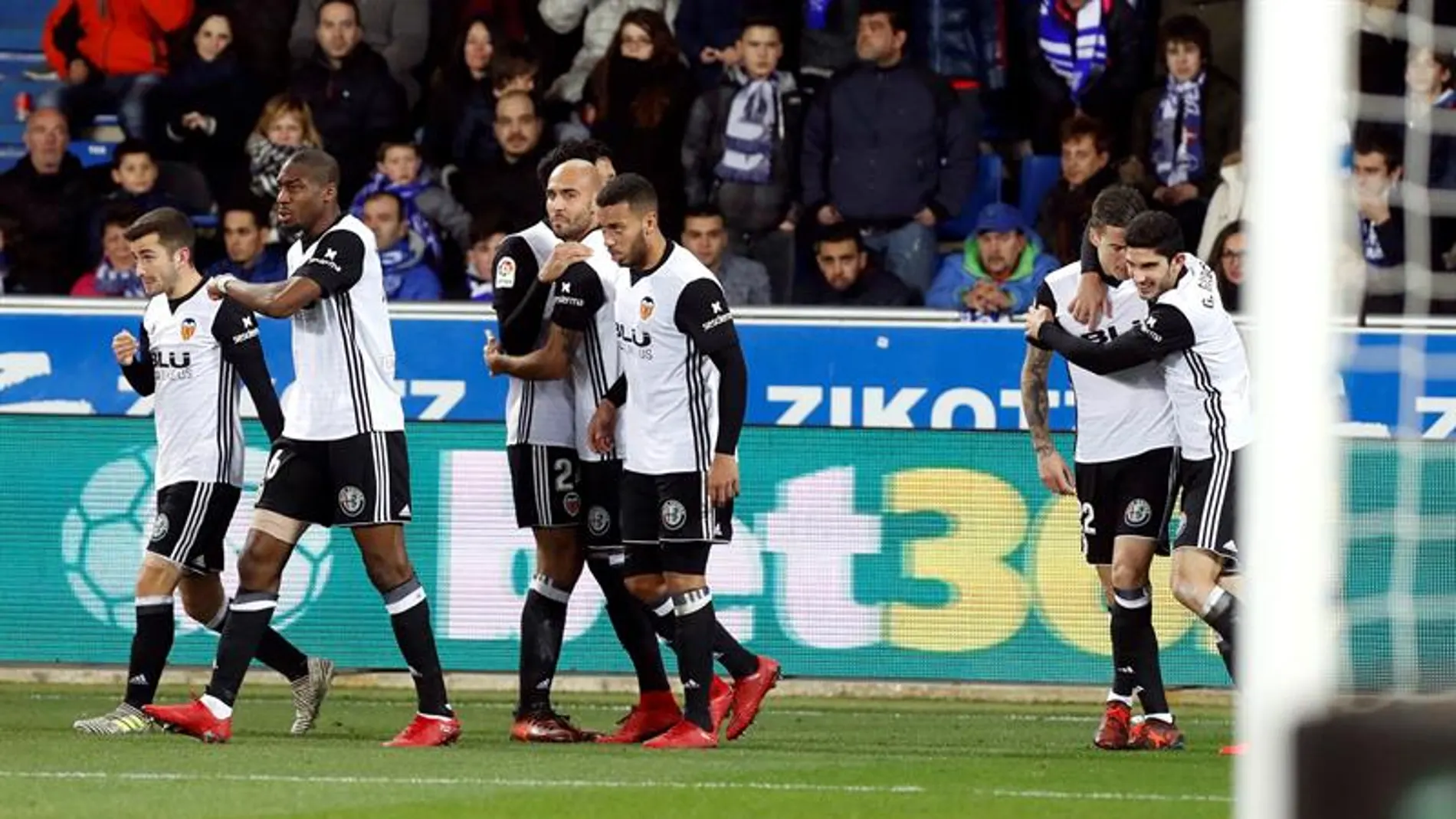 Los jugadores del Valencia celebran un gol Los jugadores del Valencia celebran un gol