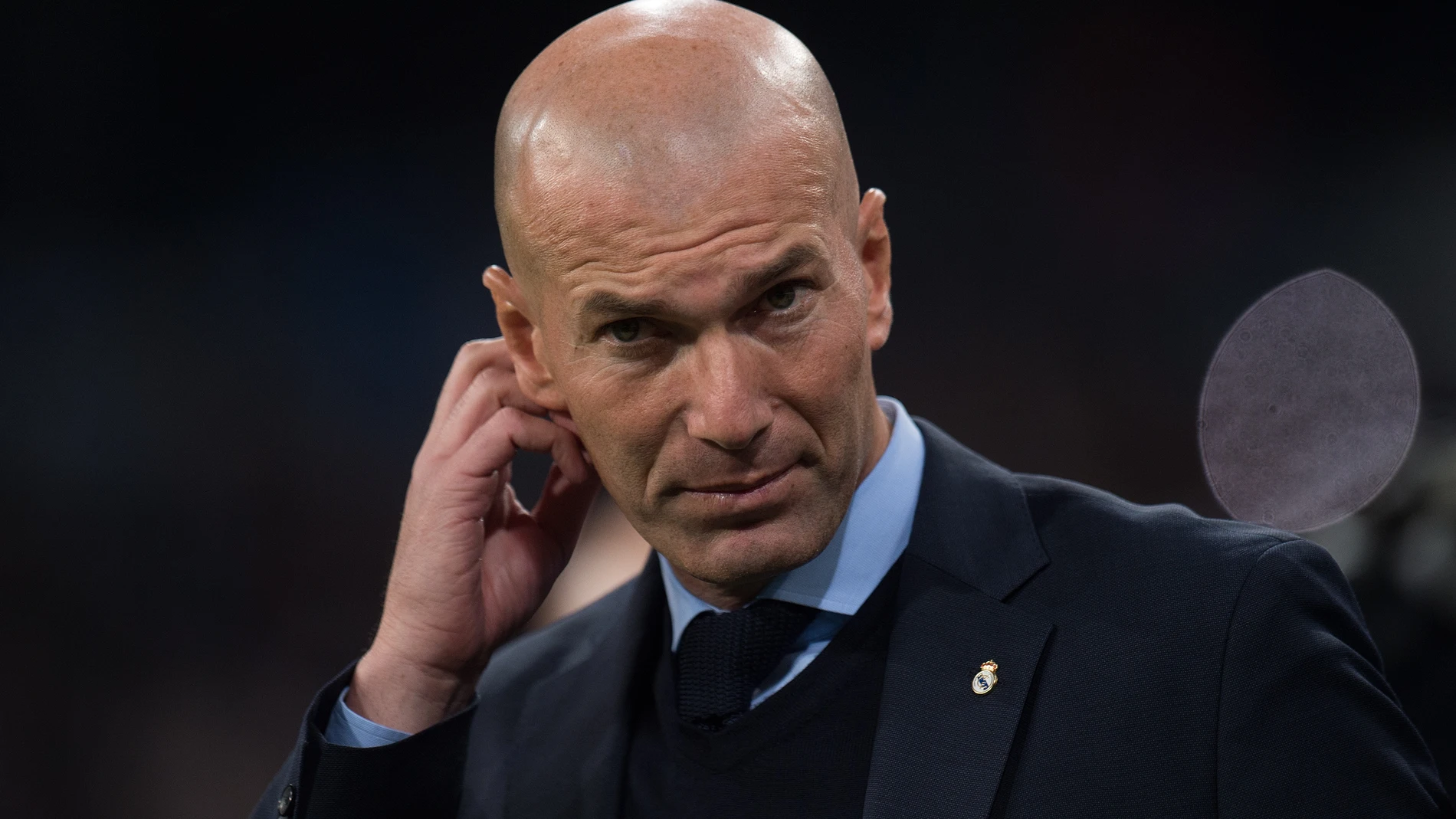Zidane, en la banda durante un partido del Madrid Zidane, en la banda durante un partido del Madrid