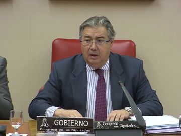 Zoido pide perdón a los afectados por el colapso de la AP-6 y asegura que las decisiones de Iberpistas "no fueron correctas" Zoido pide perdón a los afectados por el colapso de la AP-6 y asegura que las decisiones de Iberpistas "no fueron correctas"