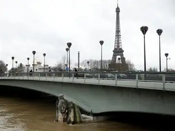 El río Sena continúa subiendo El río Sena continúa subiendo