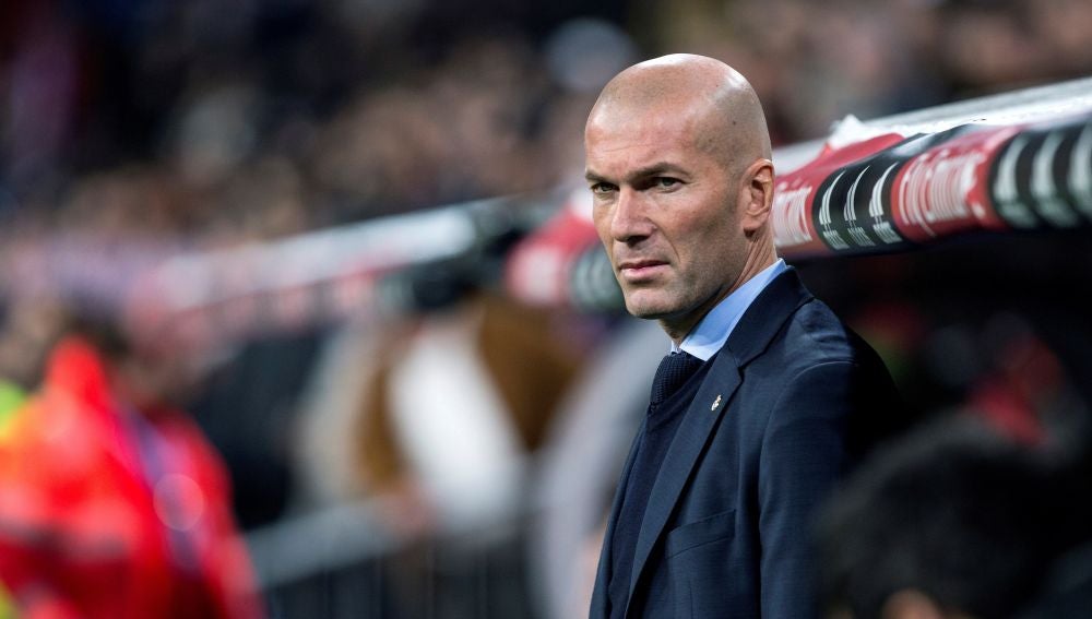 Zidane, en la banda del Santiago Bernabéu