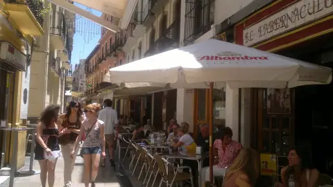 Tapear en Granada en la calle Navas, un placer. Rico rico.
