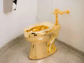 El inodoro de oro ofrecido a Donald Trump El inodoro de oro ofrecido a Donald Trump