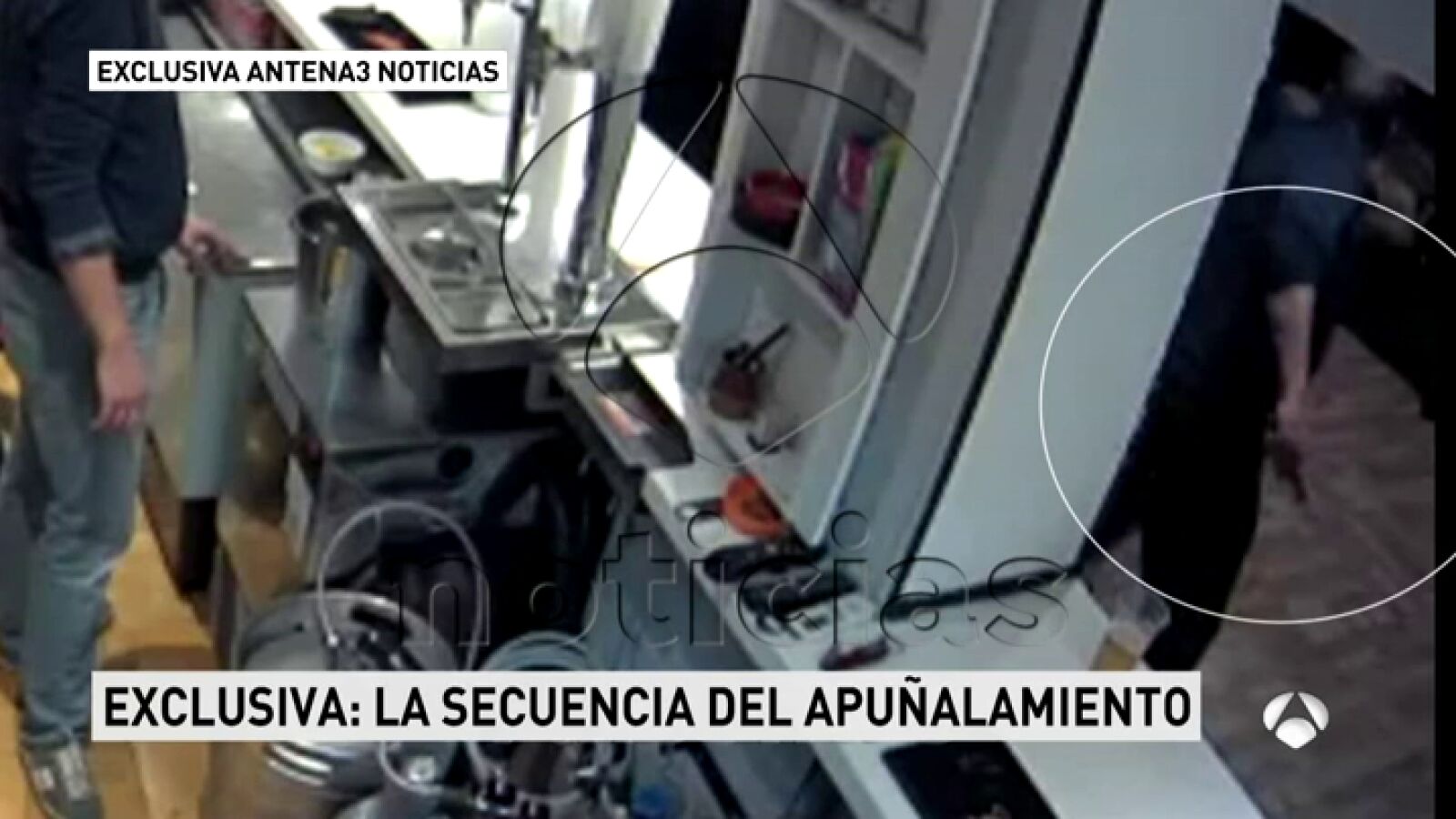 EXCLUSIVA: Las imágenes del apuñalamiento del ultra Ignacio Racionero a otro seguidor del Atlético de Madrid en un bar cerca del estadio