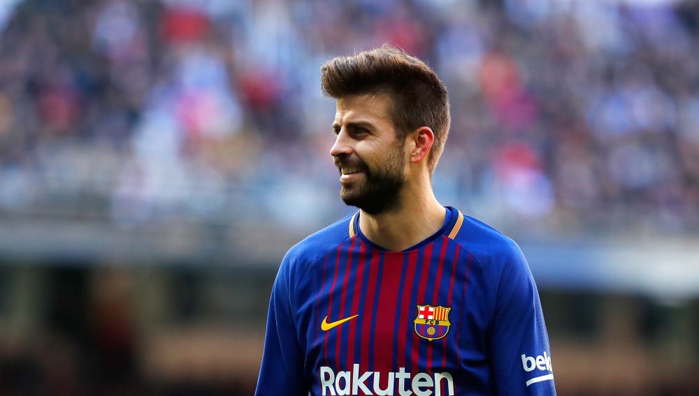 Gerard Piqué sonríe en un partido con el Barcelona