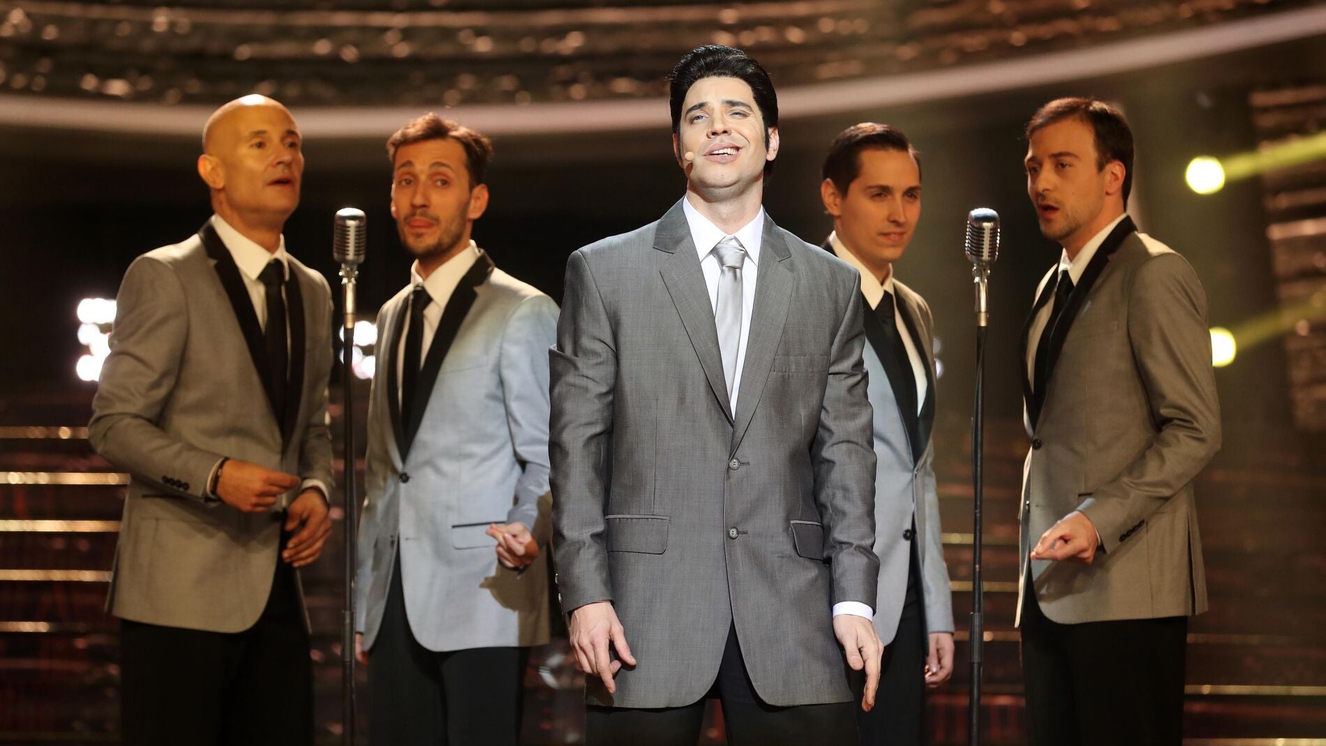 Miquel Fern&aacute;ndez transmite amor, ritmo y bonitos recuerdos con 'Love me' como Elvis Presley