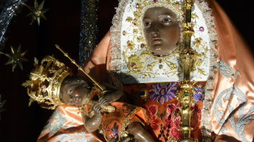 Detalle de la imagen neoclásica de Nuestra Señora de la Candelaria, Tenerife