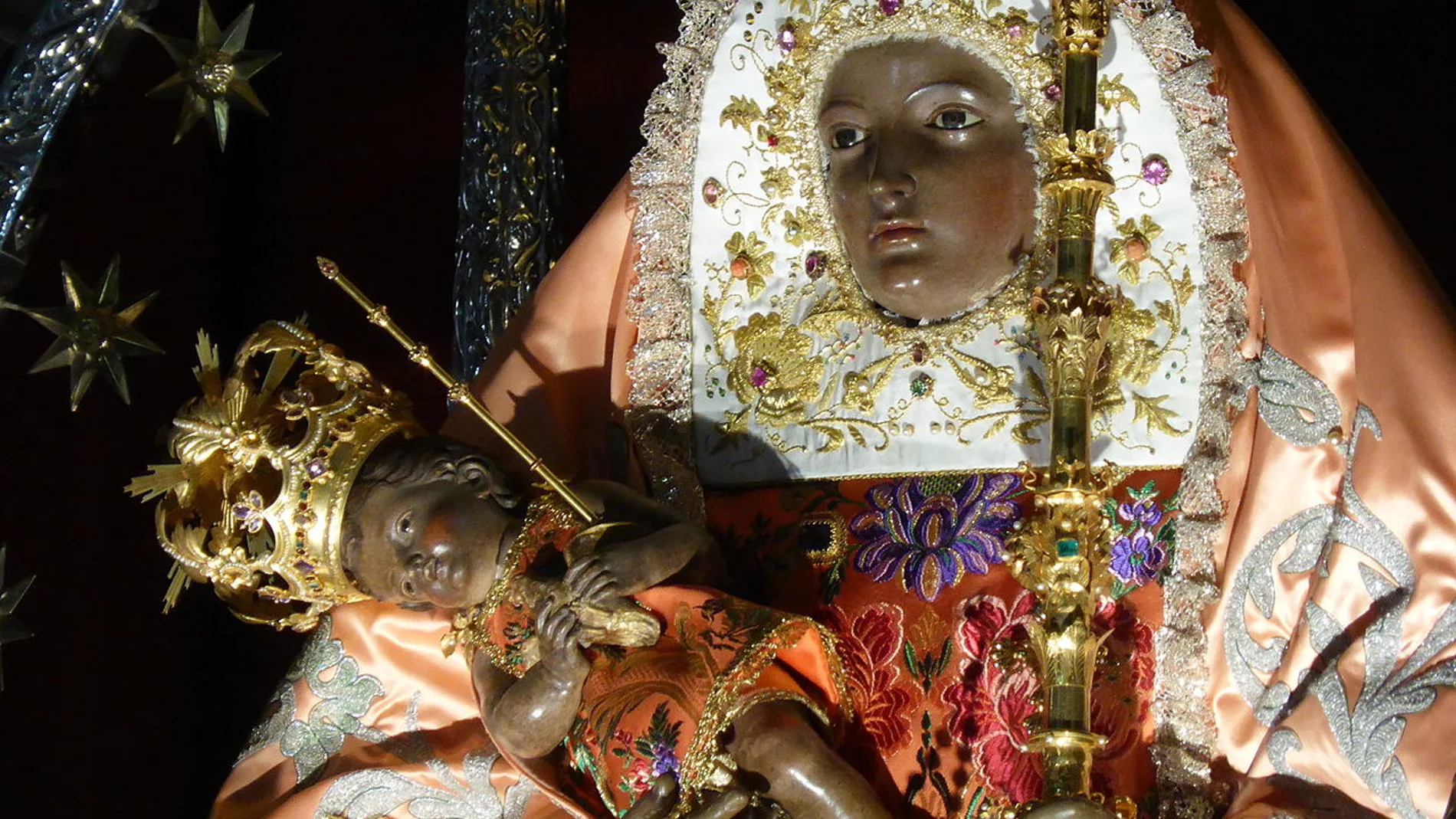Detalle de la imagen neoclásica de Nuestra Señora de la Candelaria, Tenerife Detalle de la imagen neoclásica de Nuestra Señora de la Candelaria, Tenerife