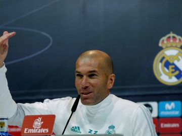 Zidane durante la rueda de prensa Zidane durante la rueda de prensa