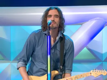 El romántico baile de Jorge y Laura con los concursantes de 'La ruleta de la suerte' El romántico baile de Jorge y Laura con los concursantes de 'La ruleta de la suerte'