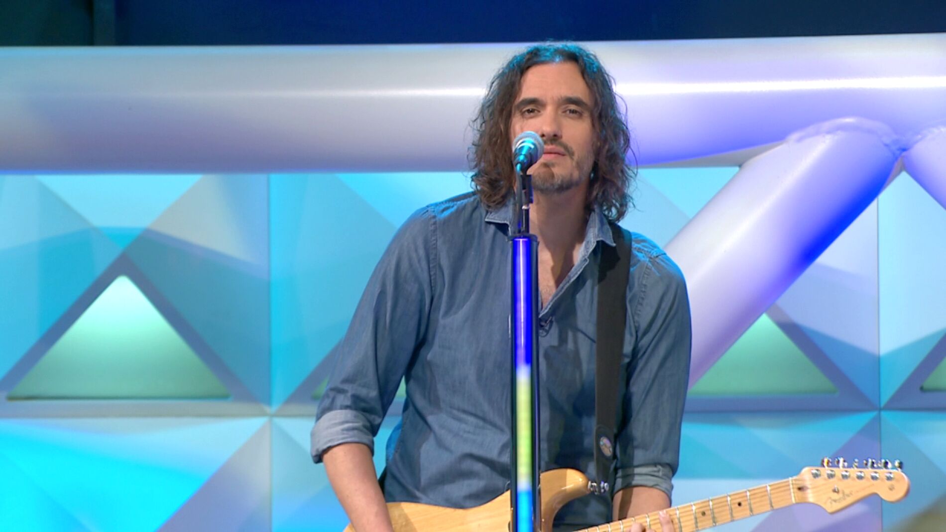 El rom&aacute;ntico baile de Jorge y Laura con los concursantes de 'La ruleta de la suerte'