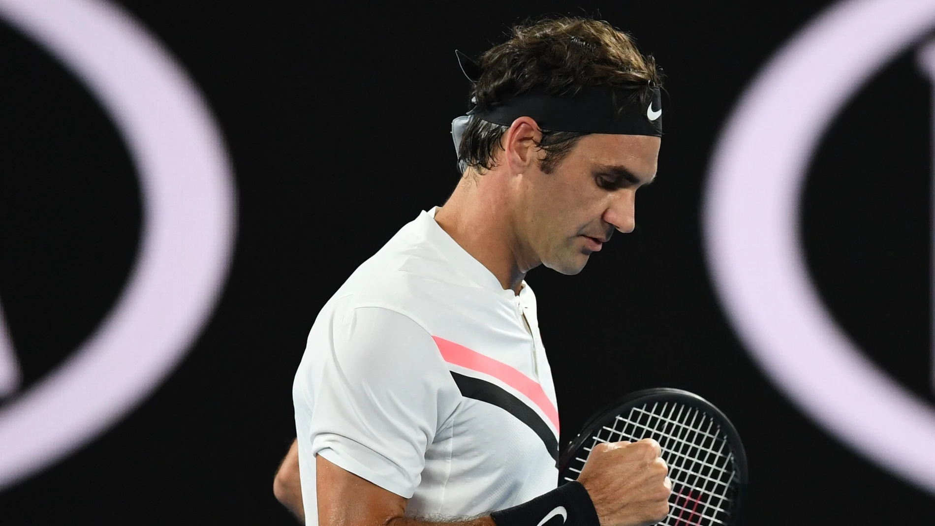 Roger Federer celebra un punto en el Open de Australia Roger Federer celebra un punto en el Open de Australia