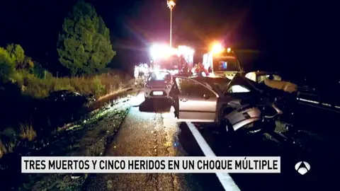 Tres fallecidos y un herido grave en una colisión múltiple en Benissa (Alicante) Tres fallecidos y un herido grave en una colisión múltiple en Benissa (Alicante)