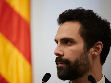 El presidente del Parlament, Roger Torrent (ERC), durante una comparecencia en Barcelona El presidente del Parlament, Roger Torrent (ERC), durante una comparecencia en Barcelona