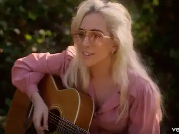 Lady Gaga, en el videoclip de 'Joanne' Lady Gaga, en el videoclip de 'Joanne'