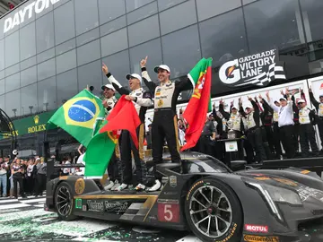 Fittipaldi, Albuquerque y Barbosa celebran su triunfo en las 24H de Daytona Fittipaldi, Albuquerque y Barbosa celebran su triunfo en las 24H de Daytona