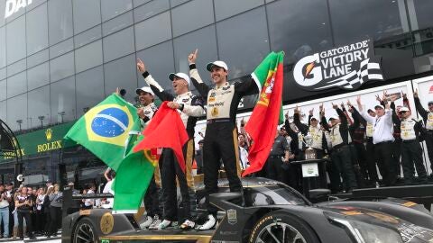 Fittipaldi, Albuquerque y Barbosa celebran su triunfo en las 24H de Daytona