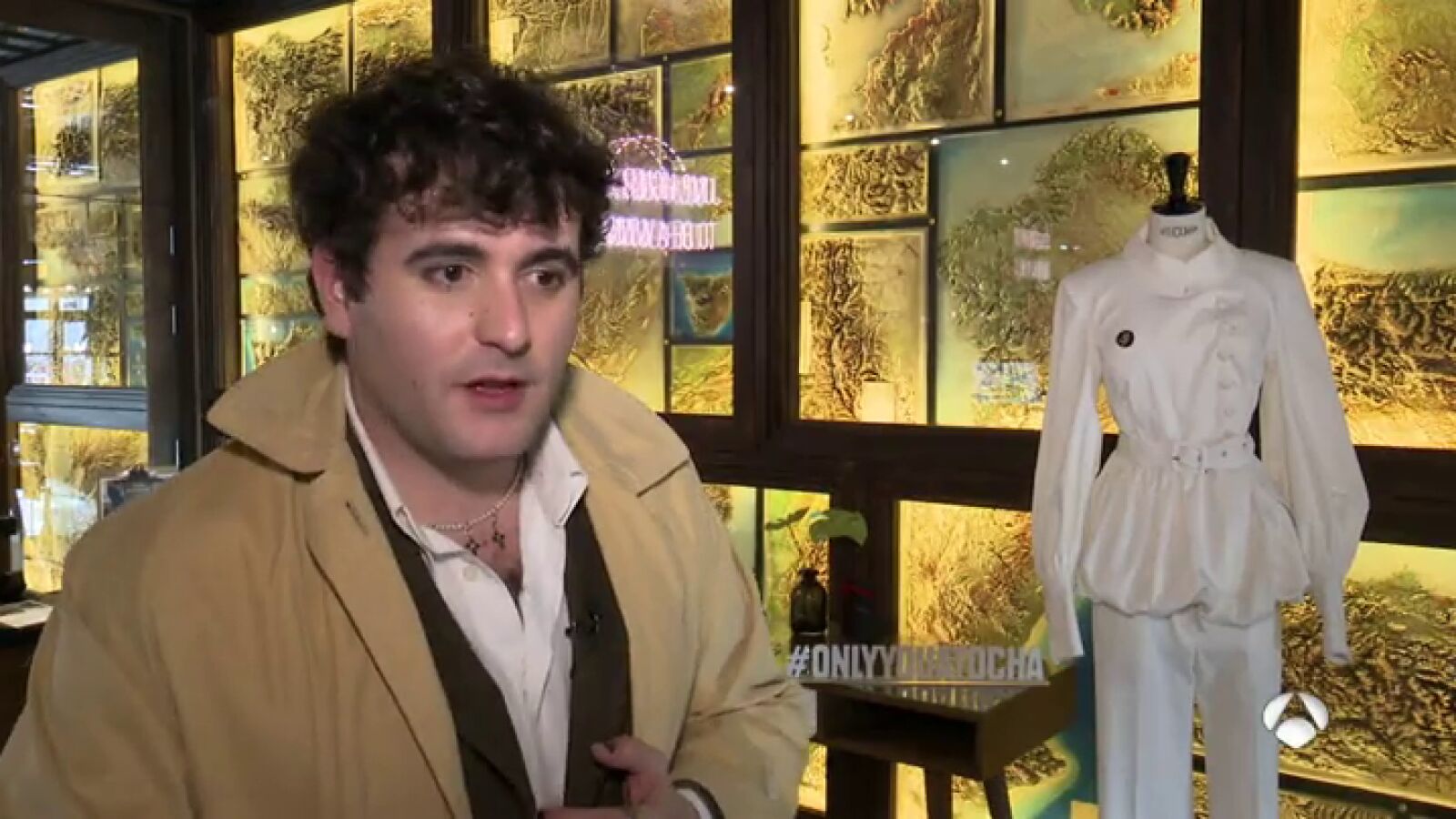 Palomo Spain, el diseñador que comenzó haciendo vestidos para muñecas y ahora viste a cantantes como Miley Cyrus