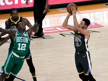 Curry lideró a los Warriors en la victoria ante Celtics Curry lideró a los Warriors en la victoria ante Celtics