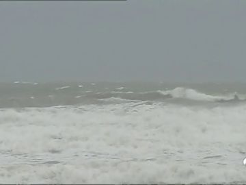 Reabre el puerto de Valencia tras más de siete horas cerrado por un fuerte temporal de lluvia y viento