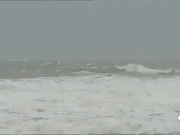 Reabre el puerto de Valencia tras más de siete horas cerrado por un fuerte temporal de lluvia y viento Reabre el puerto de Valencia tras más de siete horas cerrado por un fuerte temporal de lluvia y viento