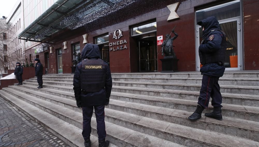 La Policía rusa entra a la fuerza en la sede central del líder opositor Alexei Navalny
