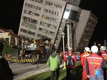 Edificio afectado por un terremoto en Taiwán Edificio afectado por un terremoto en Taiwán