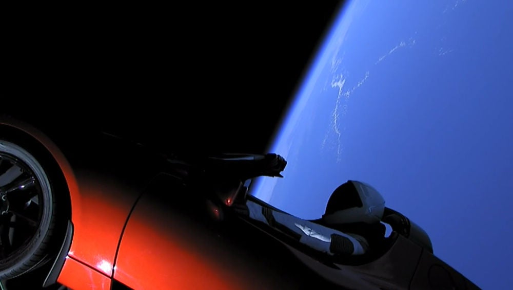 El Tesla Roadster en el espacio