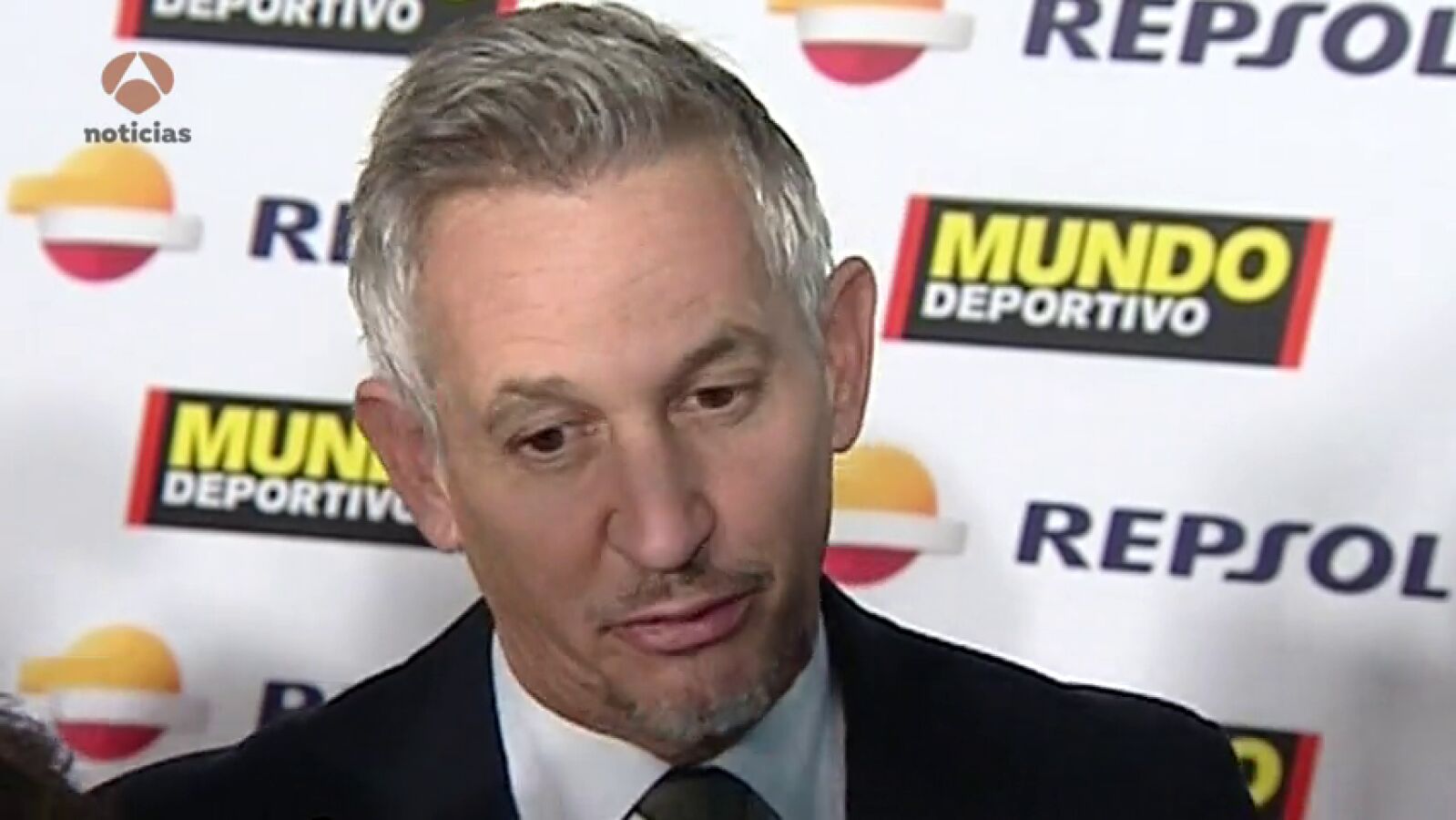Lineker defiende a Piqué: 