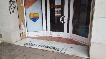 Pintadas en la sede de Ciudadanos en Hospitalet de Llobregat