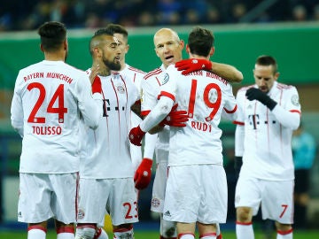 Los jugadores del Bayern, felices tras un gol