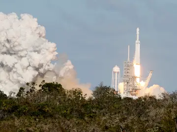 Despegue del cohete Falcon Heavy Despegue del cohete Falcon Heavy