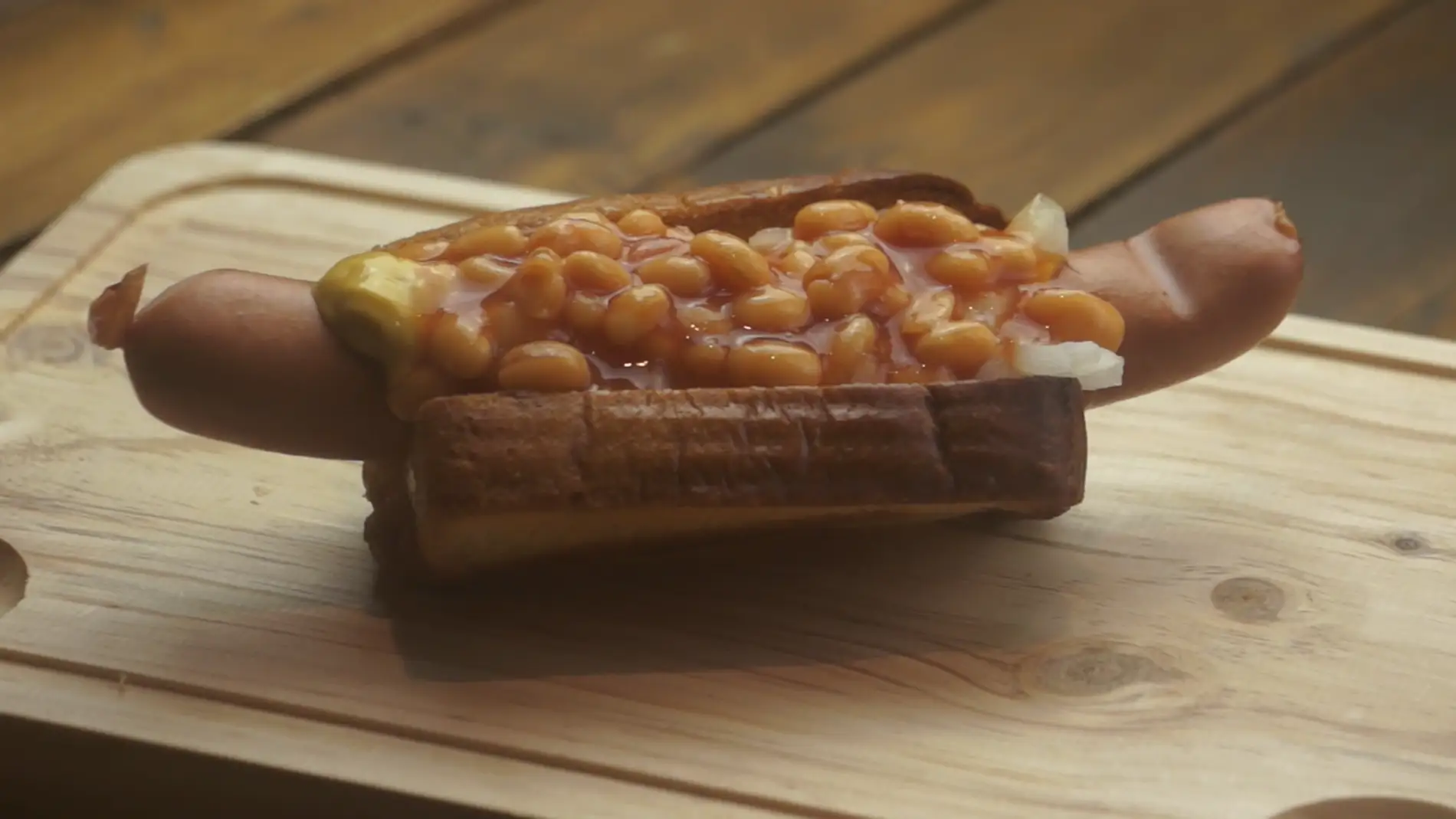 El fantástico hot dog de Yumland. Con baked beans. 
