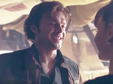 Alden Ehrenreich y Emilia Clarke Alden Ehrenreich y Emilia Clarke