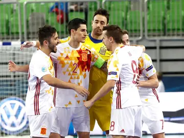 La selección española de fútbol sala celebra su triunfo La selección española de fútbol sala celebra su triunfo
