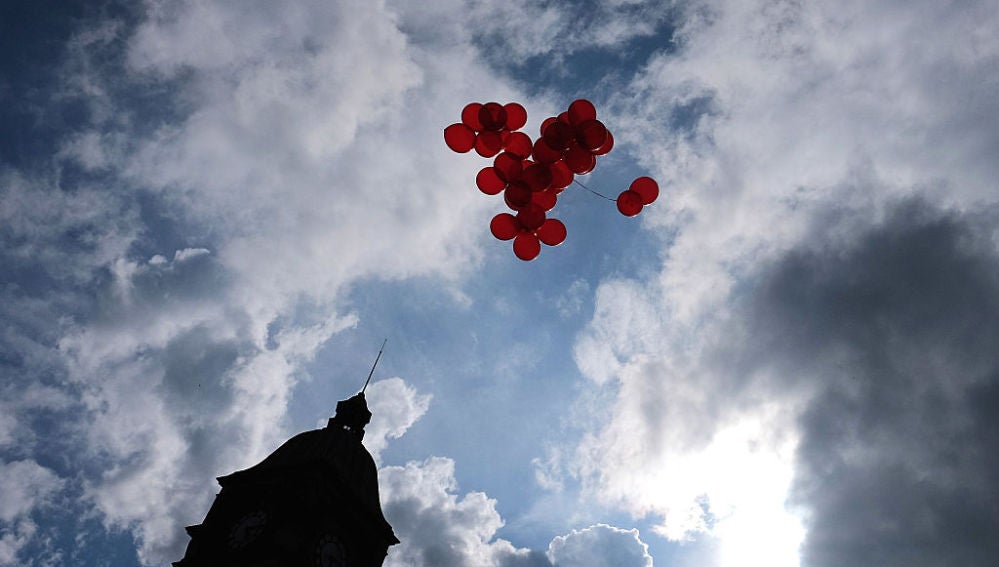 Varios globos en el cielo