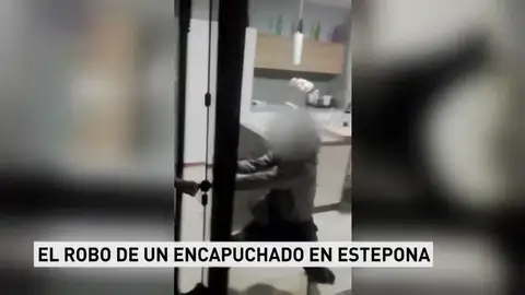 Tres ciudadanos se enfrentan a un ladrón y le retienen evitando un robo en Estepona Tres ciudadanos se enfrentan a un ladrón y le retienen evitando un robo en Estepona