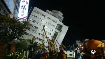 Al menos cuatro siete, 76 desaparecidos y 256 heridos a causa de un terremoto de magnitud 6,4 en Taiwán