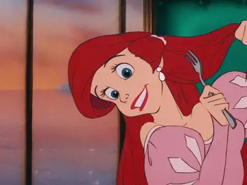 Ariel con un tenedor se apaña Ariel con un tenedor se apaña