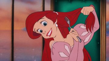 Ariel con un tenedor se apaña