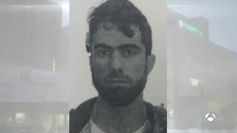 La policía busca a Samuel Crespo La policía busca a Samuel Crespo, el preso que se fugó de un hospital gracias a 20 hombres